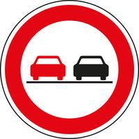 Dopravní značka Zákaz předjíždění (B21a)