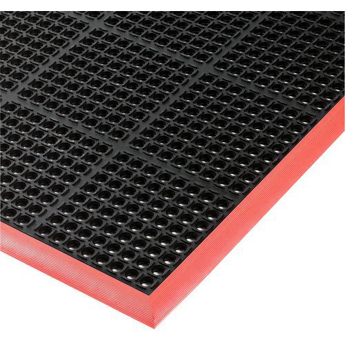 Protiúnavové rohože Safety Stance™ s děrovaným povrchem Protiúnavové rohože Safety Stance™ s děrovaným povrchem