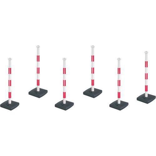 Plastové zahrazovací sloupky na PVC základně