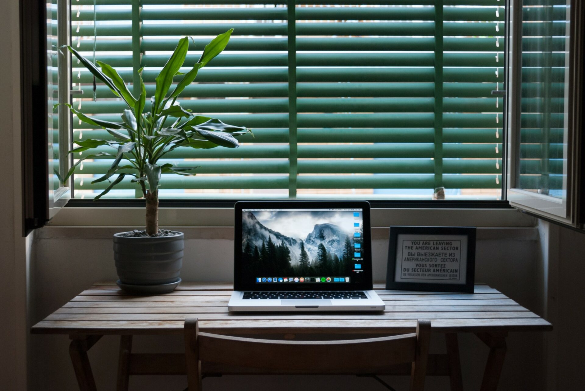 Psycholog a odborník na výživu radí, jak zvládnout dlouhodobý home office