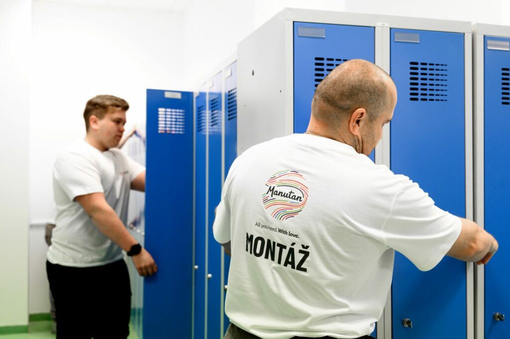 Manutan montáž 1