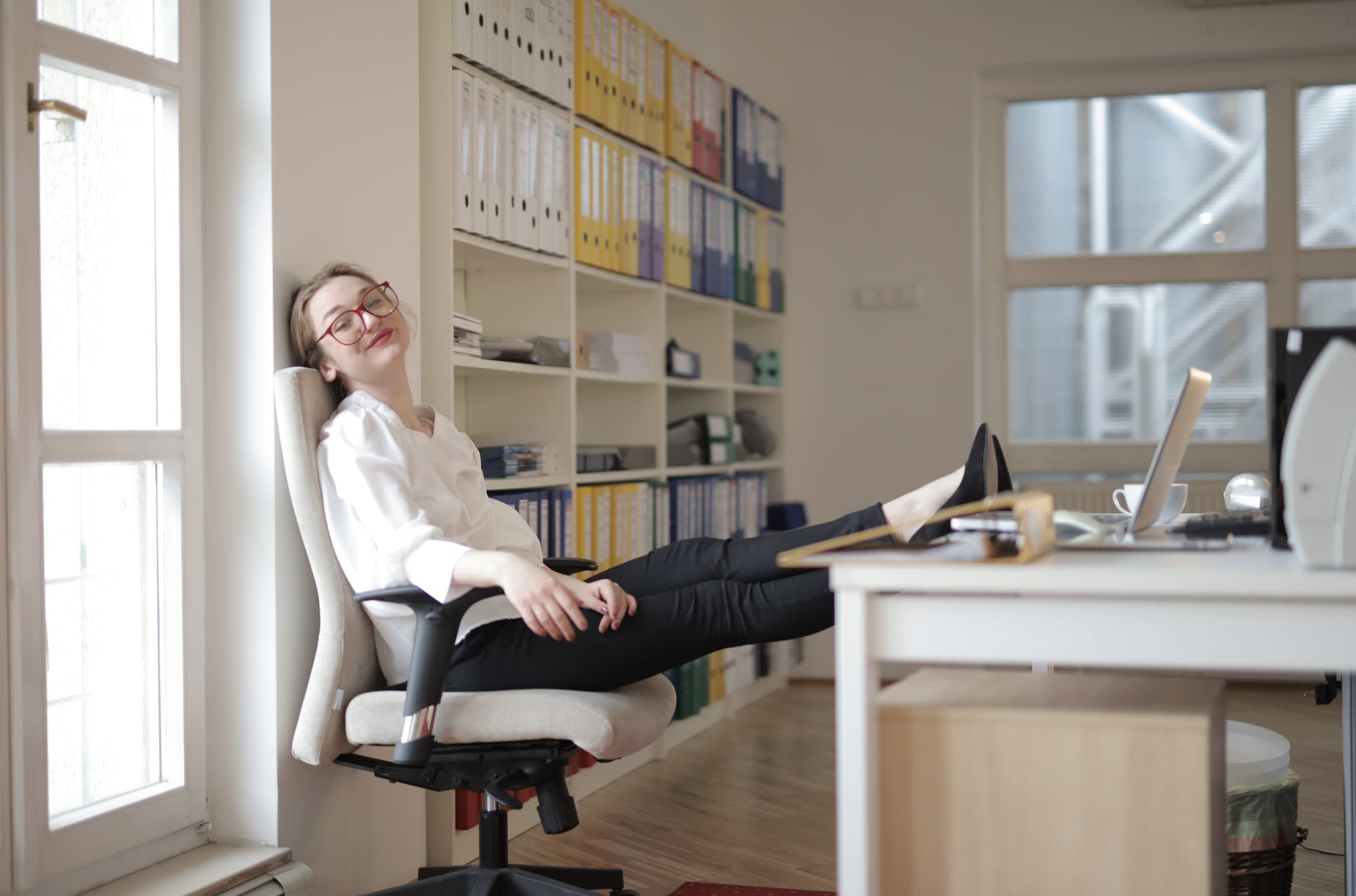 Příslušenství ke kancelářské židli, které ocení zaměstnanec i podlaha