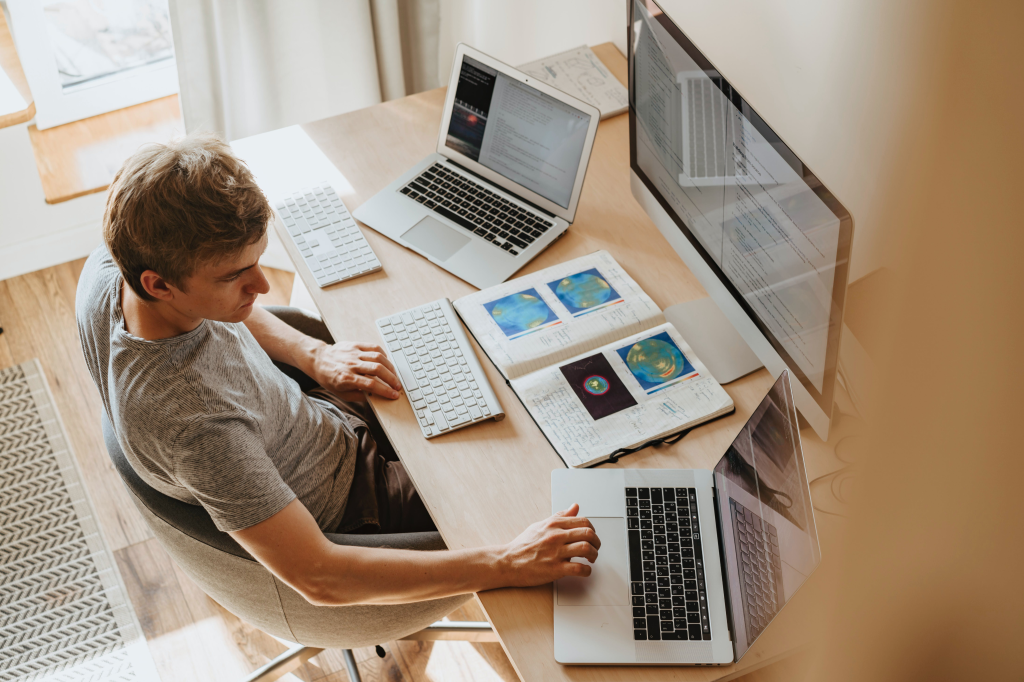 [Rozhovor] Vybavte zaměstnance na home office, ať si neničí zdraví a pracují efektivněji, radí ergonom