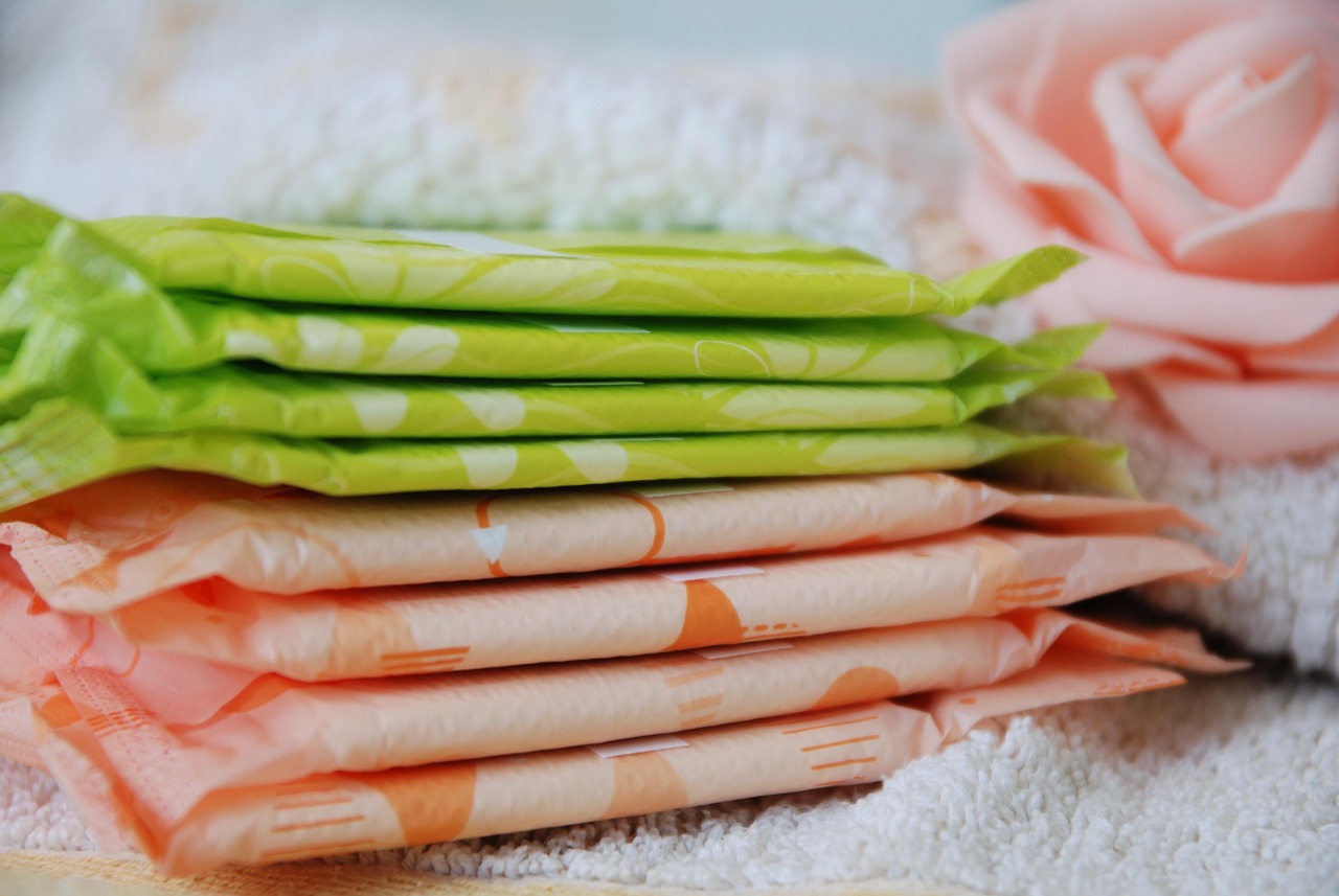 Menstruační potřeby na školách: Co nakoupit, abyste splnili novou vyhlášku