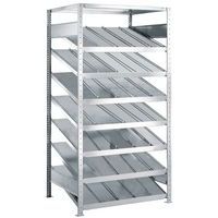 Regály se šikmými policemi