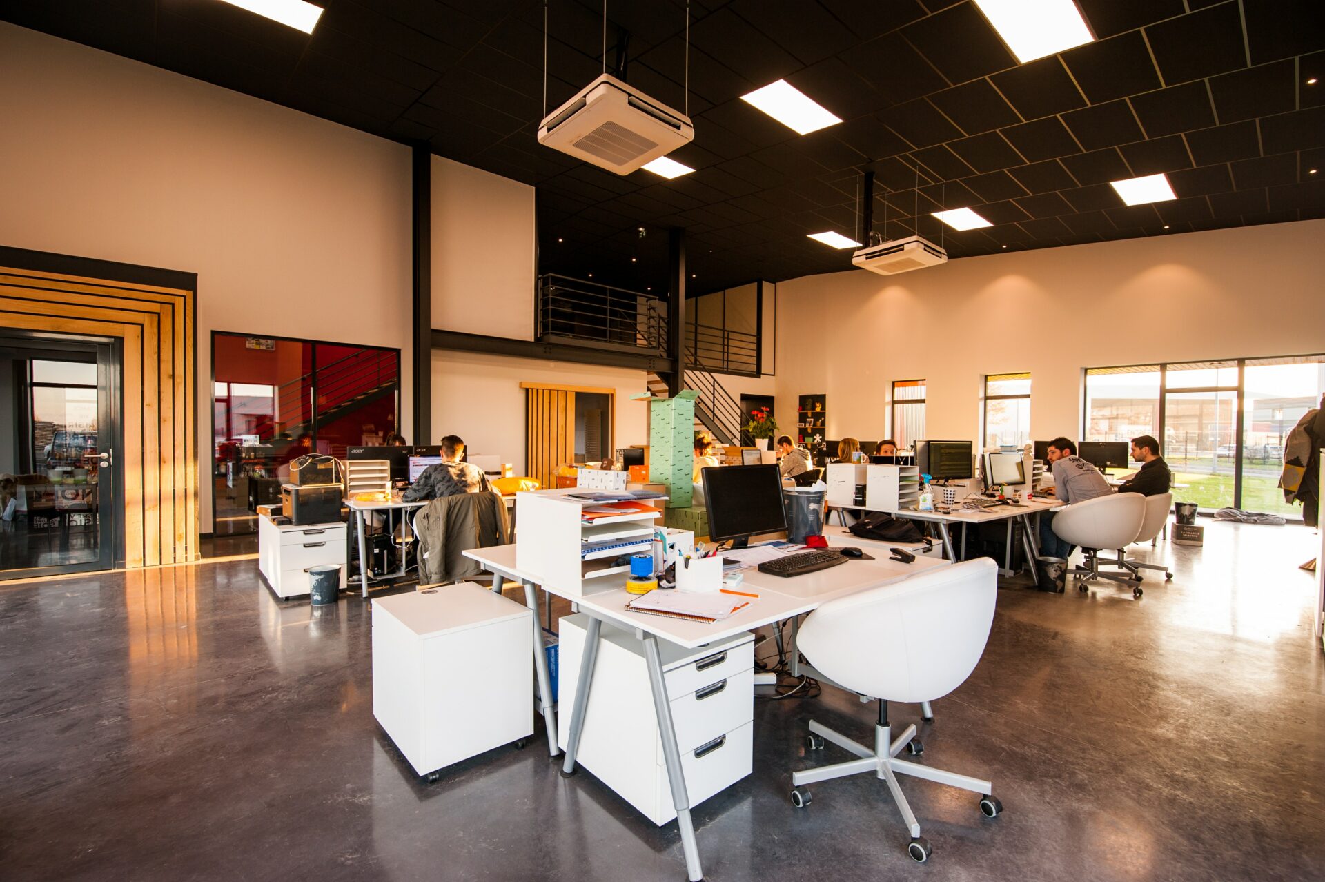 Jak zlepšit akustiku v open-space kanceláři, aby se kolegům dobře pracovalo